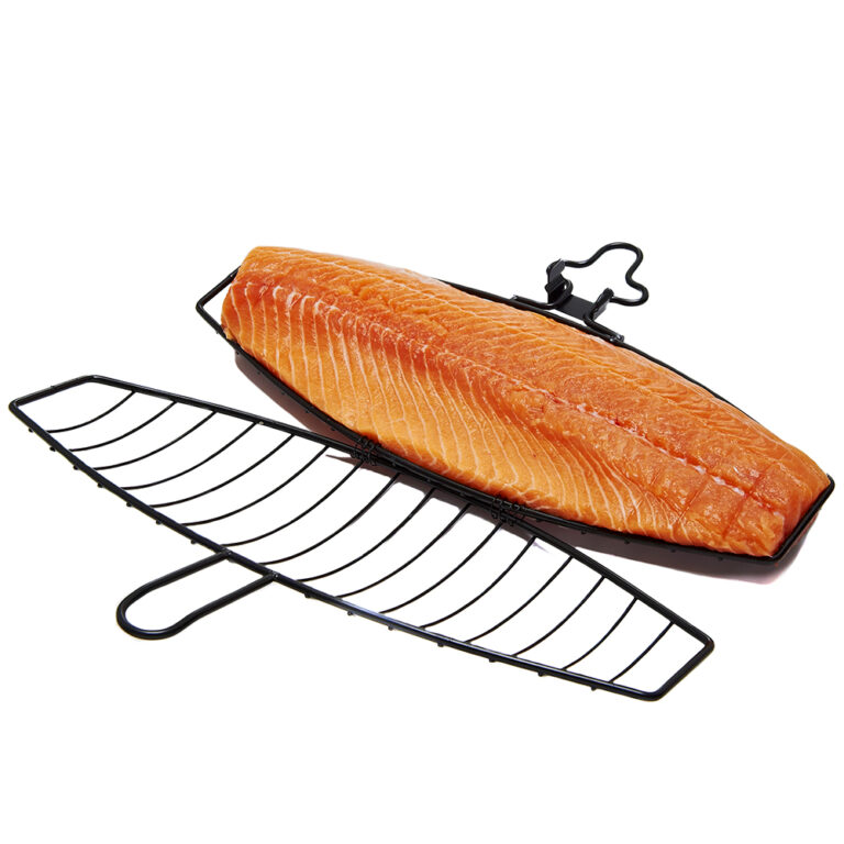Ryba w koszu na ryby GrillPro przygotowana go grillowania