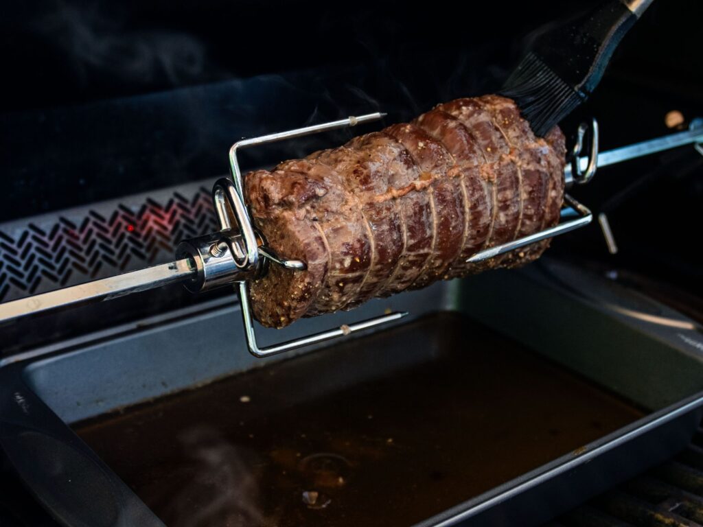 pieczeń grillowana na rożnie